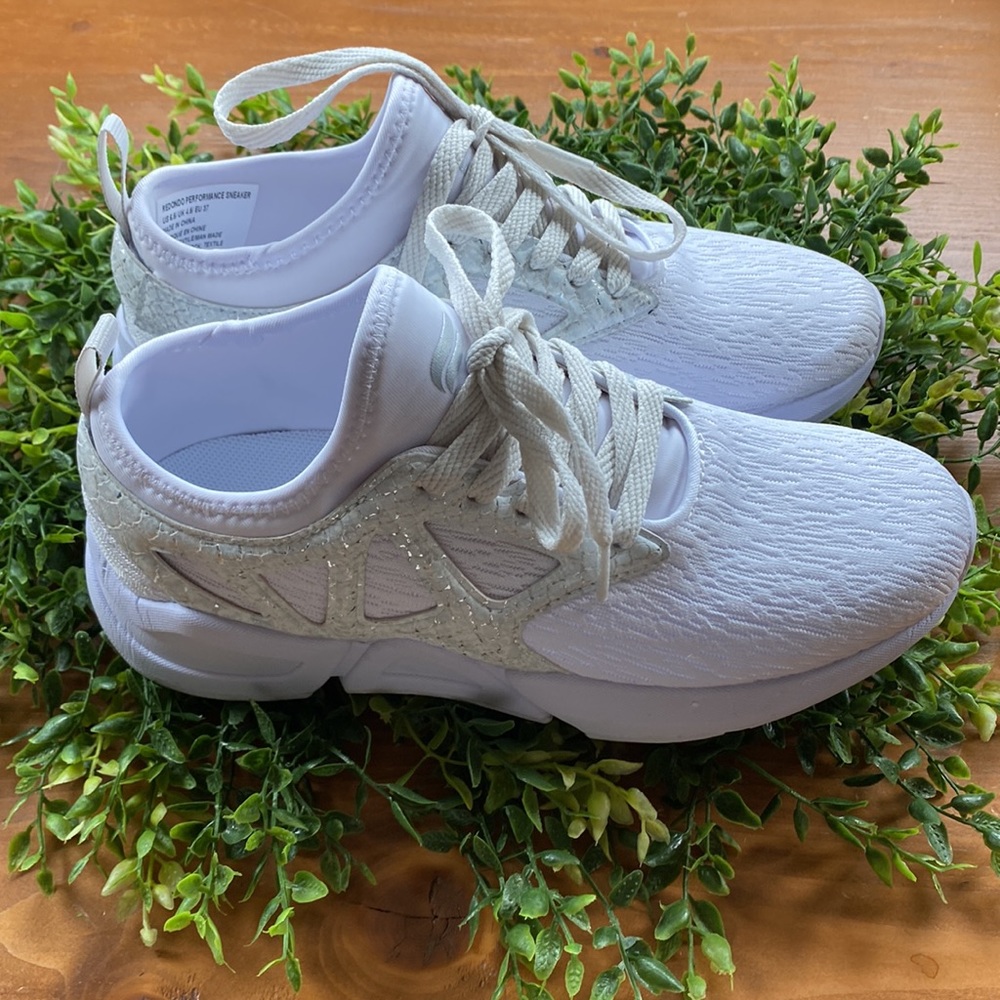 Fabletics Redondo Performance Sneaker White/Silve… - image 2